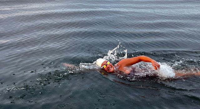 Aysu Türkoğlu, Kuzey Kanalı'nı Yüzerek Geçti