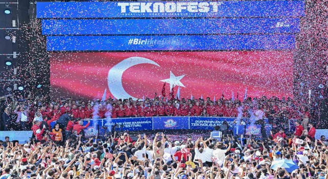 Bakan Göktaş, bakanlığın desteklediği çocuklarla TEKNOFESTe katıldı