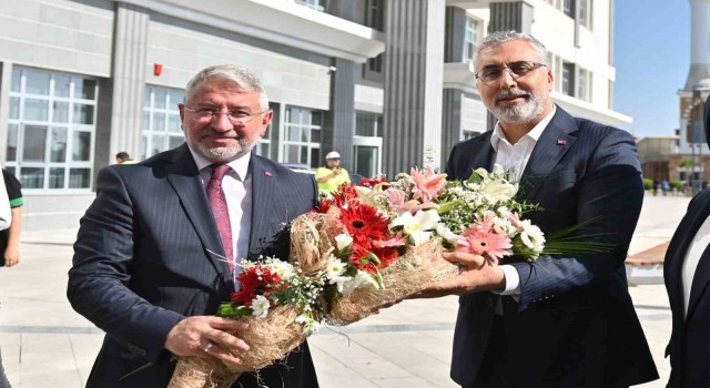 Bakan Işıkhan, Çorum Belediye Başkanı Aşgını ziyaret etti