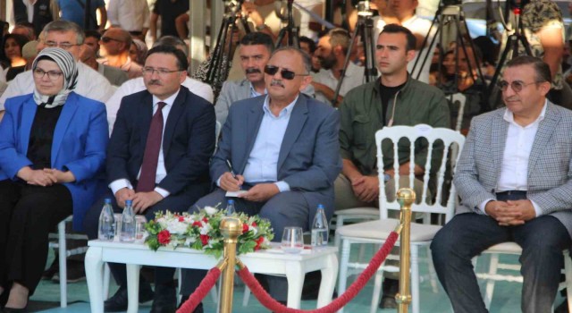 Bakan Özhaseki: 1 ve 2. derecede deprem bölgesinde bulunan bölgelerimizin oranı yüzde 66, yaşayan insan nüfusu ise yüzde 71