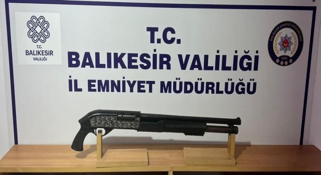 Balıkesirde polis 21 aranan şahsı yakaladı