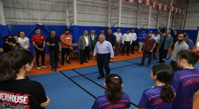 Başkan Büyükkılıç, Türkiye Finallerine Gidecek Sporcularla Buluştu