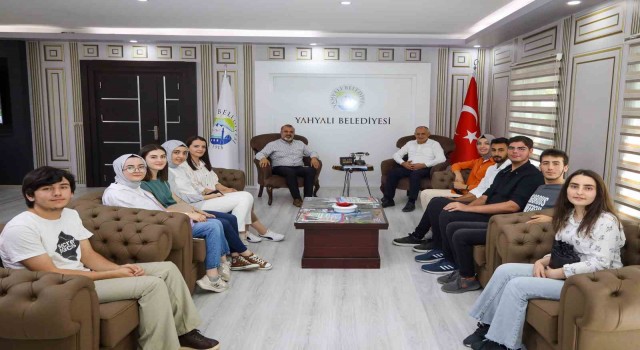 Başkan Öztürk, Yeni Üniversitelileri Tebrik Etti