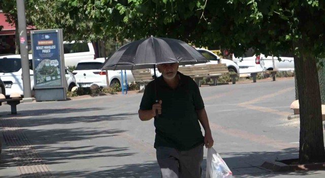 Batmanda sıcak hava dalgası nedeniyle cadde ve sokaklar boş kaldı