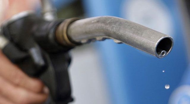 Benzine Beklenen 1 Lira 55 Kuruşluk Zam Geldi