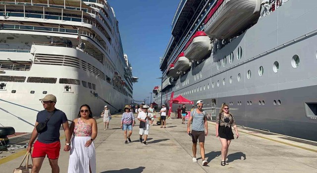 Bodruma 2 gemide bin 960 turist geldi