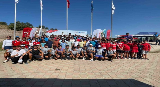 Bursa Büyükşehir Belediyespor kanocuları Eskişehirde 33 madalya 3 kupa kazandı