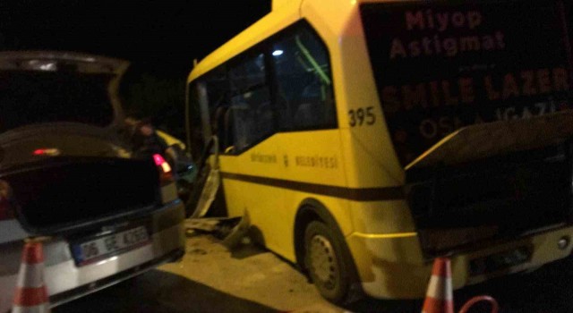 Bursada belediye otobüsüyle otomobil çarpıştı: 2 ölü