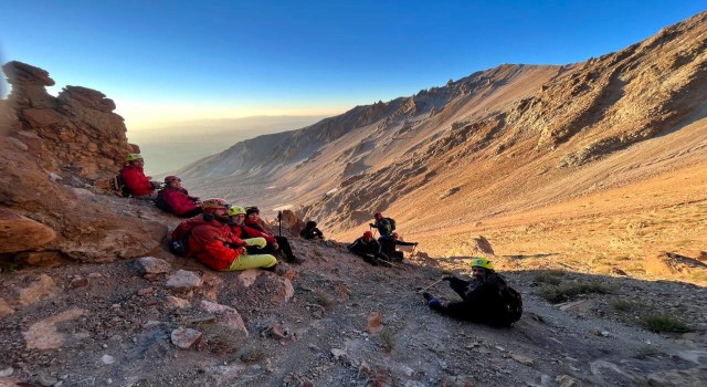 Büyükşehir ile dağcılar, Erciyesin zirvesinde görsel şölen yaşıyor