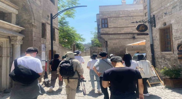 Büyükşehirin konuğu Güney Koreli öğrenci ve arkeologlar Kayseriye hayran kaldı
