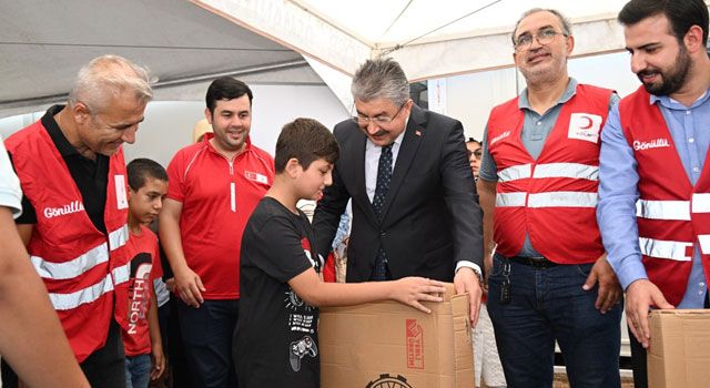 Depremzede çocuklara bisiklet dağıtıldı