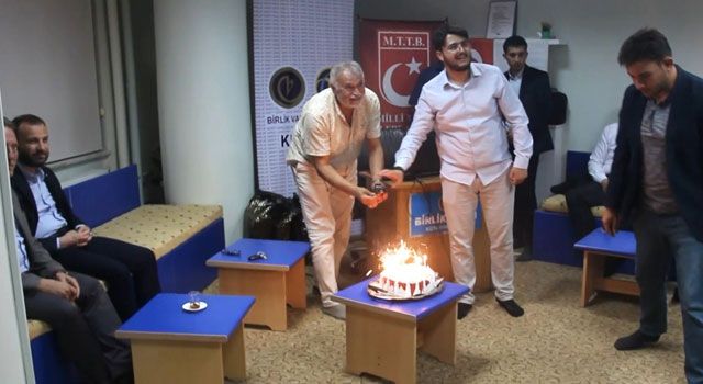 Depremzede Merve'ye sürpriz doğum günü kutlaması