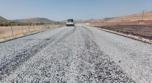 Diyarbakırda iki ilçeyi bir birine bağlayan yol asfaltlandı