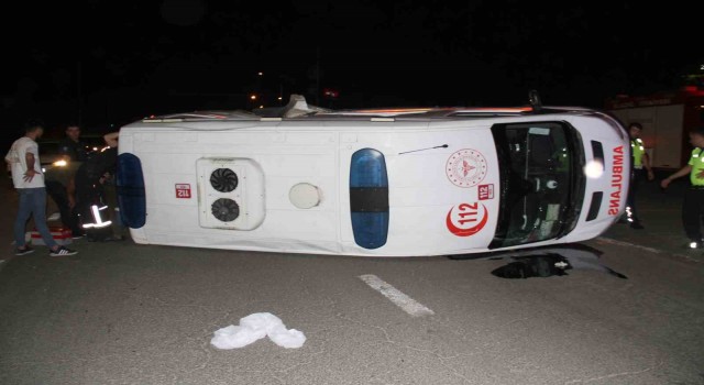 Elazığda ambulans ile pikap çarpıştı: 5 yaralı