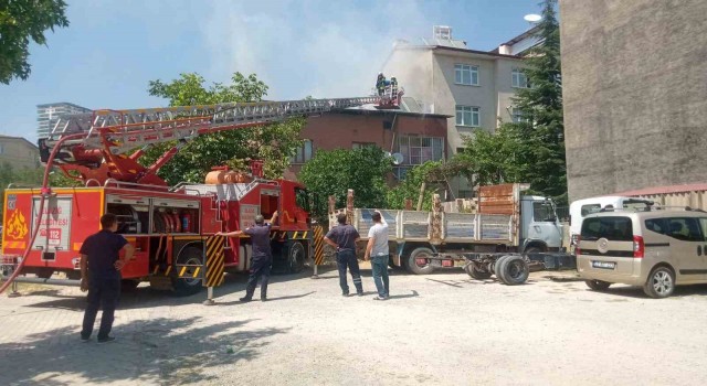 Elazığda çatı katı yangını korkuttu