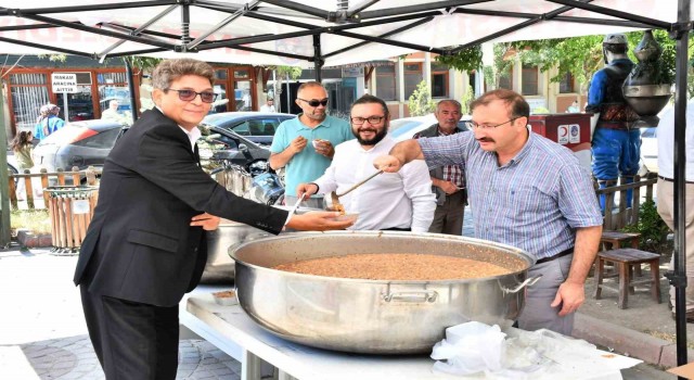 Emet Belediyesinden 5 bin kişilik aşure ikramı