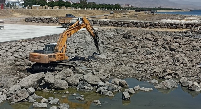 Ercişte balıkçı barınağı yapımına başlandı