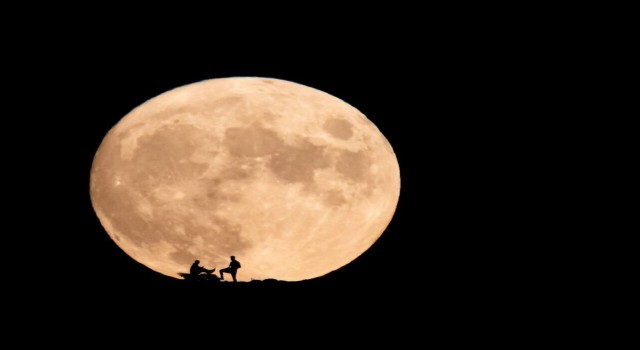 Erzincanda ‘Süper Mavi Ay görsel şölen oluşturdu