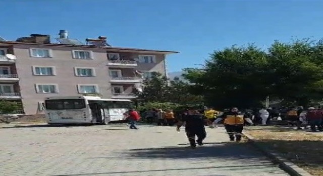 Erzincanda trafik kazası: 2 yaralı