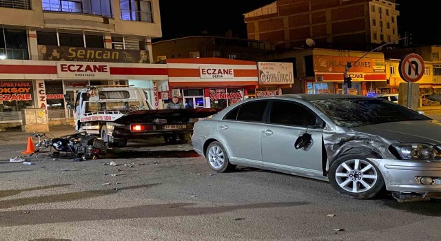 Erzurumda motosiklet otomobille çarpıştı: 1 ölü 1 yaralı
