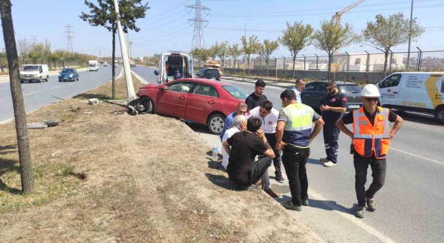 Esenlerde cenazeye giderken direksiyon hakimiyetini kaybederek kaza yapan abi kardeş yaralandı