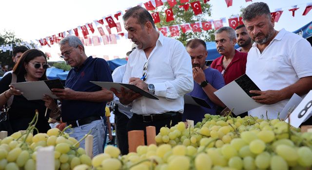 Esenli Üzüm Şenliği, üzüm üreticilerinin yüzünü güldürdü