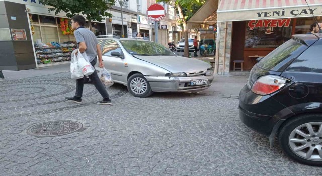 Eskişehirde iki araç çarpıştı