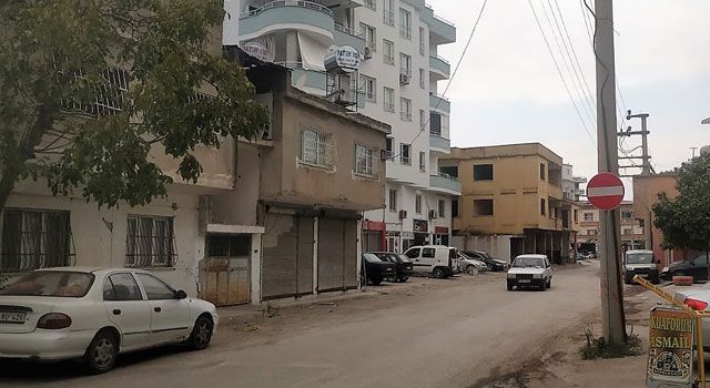 Farkedilemeyen trafik levhası, kazalara davetiye çıkarıyor