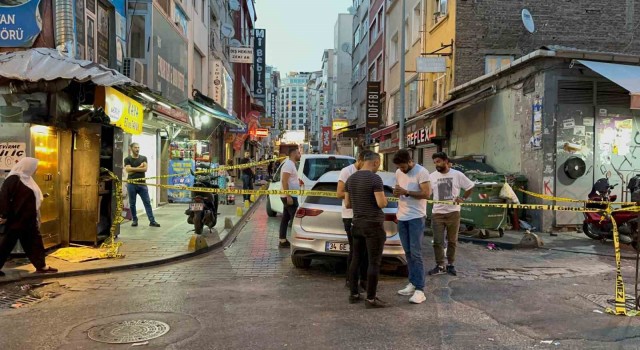 Fatihte iki grup arasında yol verme kavgası: 3 yaralı