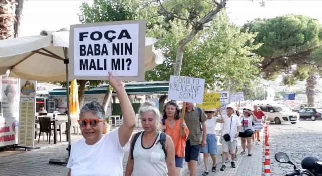 İzmir Foça'da deniz ve kıyı kirliliği protestosu