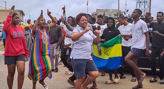 Gabon Devlet Başkanı Ondimba evinde alıkonuldu