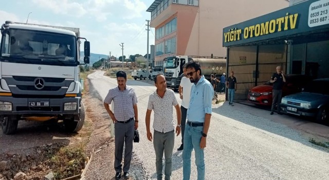 Gediz sanayi sitesinde yol çalışmaları