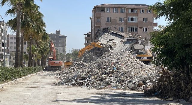 Hatay'da Yıkım Çalışmaları Devam Ediyor