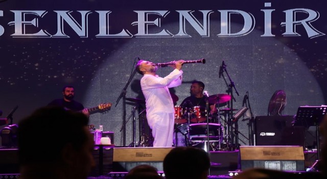 Hüsnü Şenlendirici klarnetini Düzcede konuşturdu