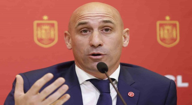 İspanya Futbol Federasyonu Başkanı Rubialesin yarın istifa edeceği iddia edildi