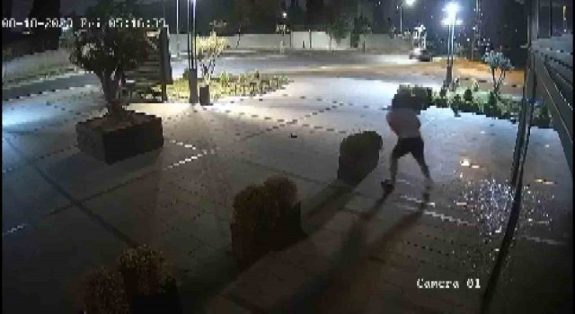 İstanbulda cadde ortasında film sahnelerini aratmayan çatışma kamerada