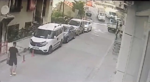 İstanbulda dehşet anları kamerada: Pedalı takılan kamyonet ortalığı savaş alanına çevirdi