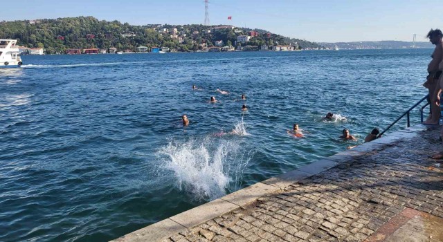 İstanbulda sıcaktan bunalan vatandaşlar soluğu sahilde aldı