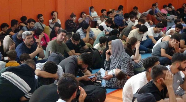 İtalyaya gitmeye çalışan 270 göçmen Manavgatta tekneye binmeden yakalandı