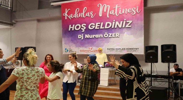 Kadınlar matinesinde buluşan kadınlar gönüllerince eğlendi