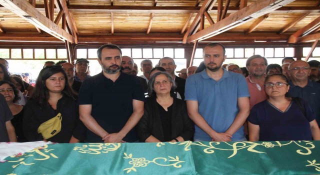 Kandıra Cezaevinde tutuklu bulunan Kışanak, ablasının cenaze törenine katıldı