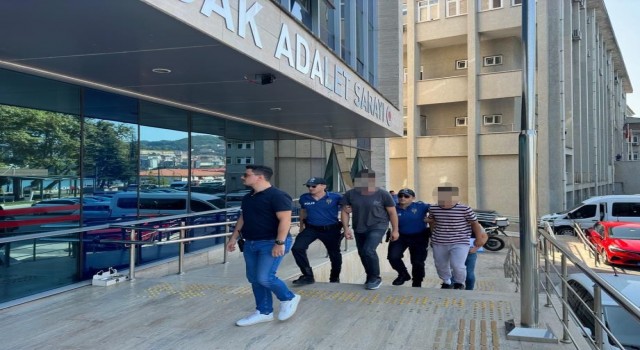 Kendilerini banka görevlisi olarak tanıtıp 120 bin lira dolandıran 2 kişi tutuklandı