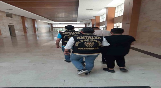 Kendilerini polis ve savcı diye tanıtıp 28 milyon liralık vurgun yaptılar