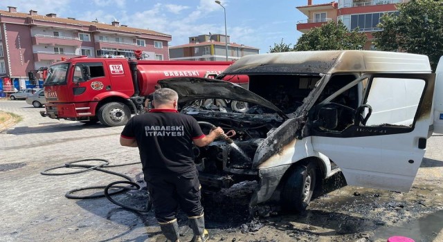 Kırklarelinde park halindeki araç alev aldı