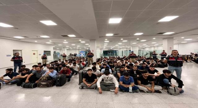 Kocaelide 163 düzensiz göçmen sınır dışı edildi