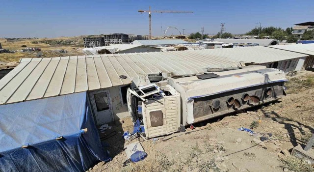 Kontrolden çıkan tanker şarampole yuvarlandı:  1 yaralı