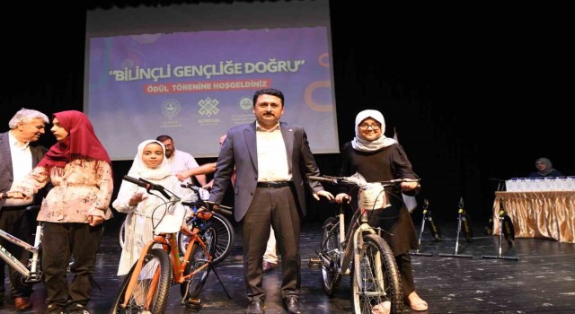 Kuran kursunda başarılı olan 519 öğrenciye ödül