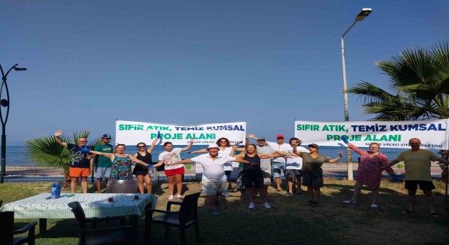 Kuşadasında mahalle sakinlerinden çevreci etkinlik