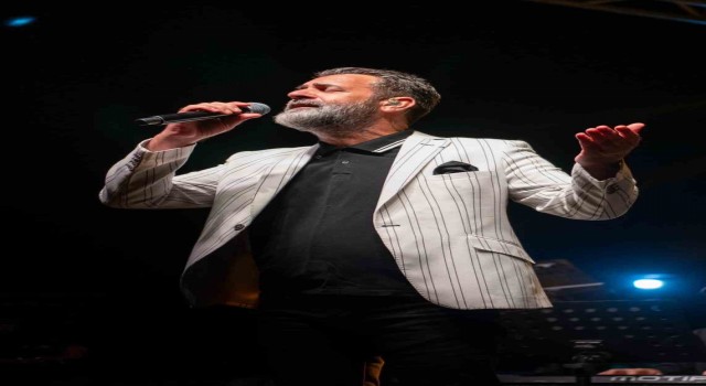 Kuşadasında yaz akşamları konserlerle şenleniyor