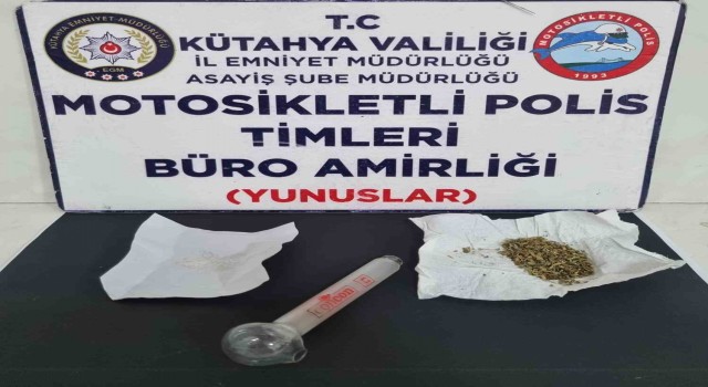 Kütahyada Yunus Timlerince bir araçta uyuşturucu ele geçirildi